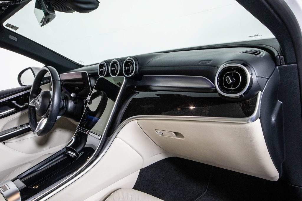 Used 2025 Mercedes-Benz GLC 300 image 19