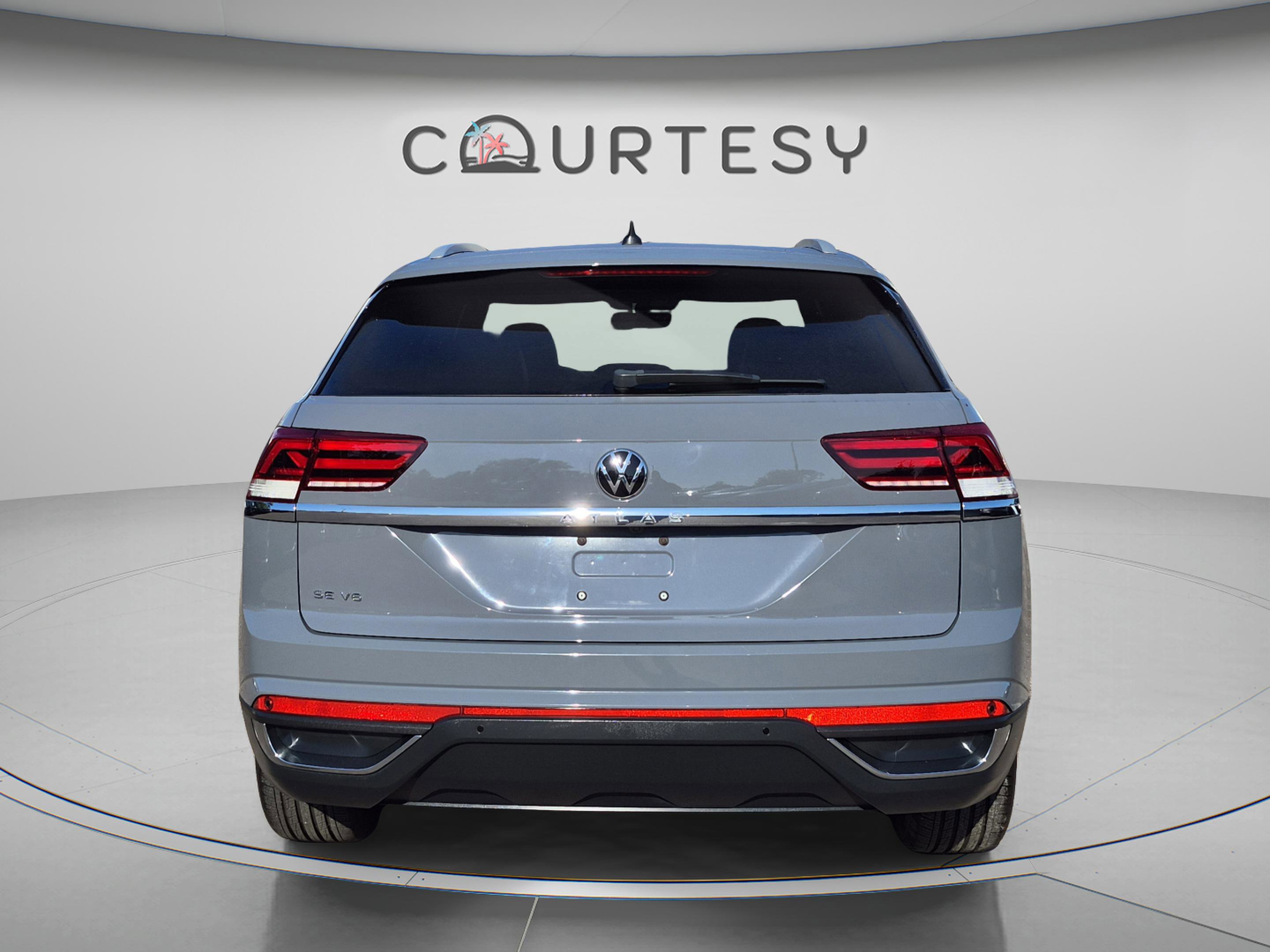 Used 2022 Volkswagen Atlas Cross Sport SE FWD image 4