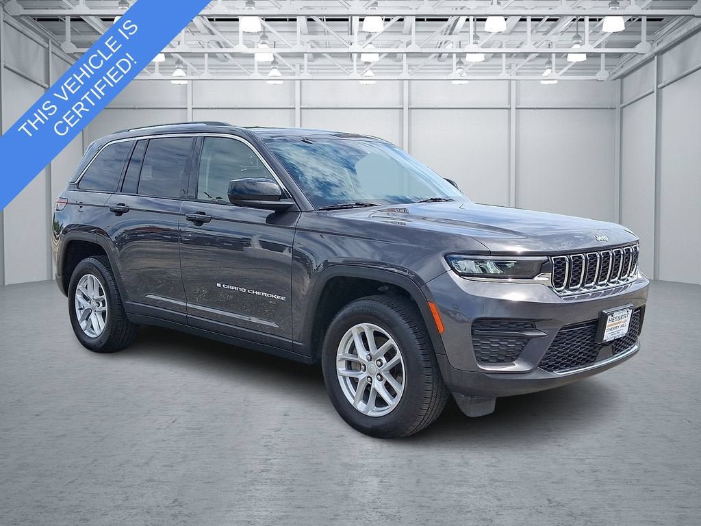Used 2024 Jeep Grand Cherokee Laredo X AWD/4WD image 4