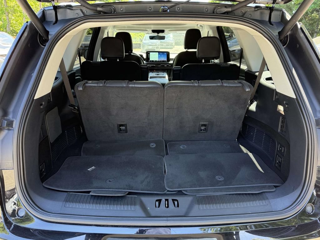Used 2025 Lincoln Aviator AWD image 11