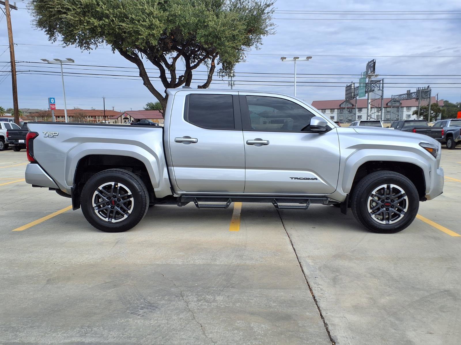 Used 2024 Toyota Tacoma TRD Sport image 4