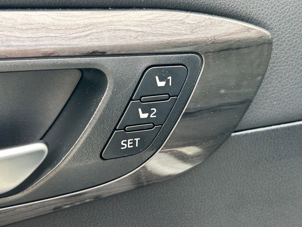 Used 2026 Toyota Highlander Limited image 28