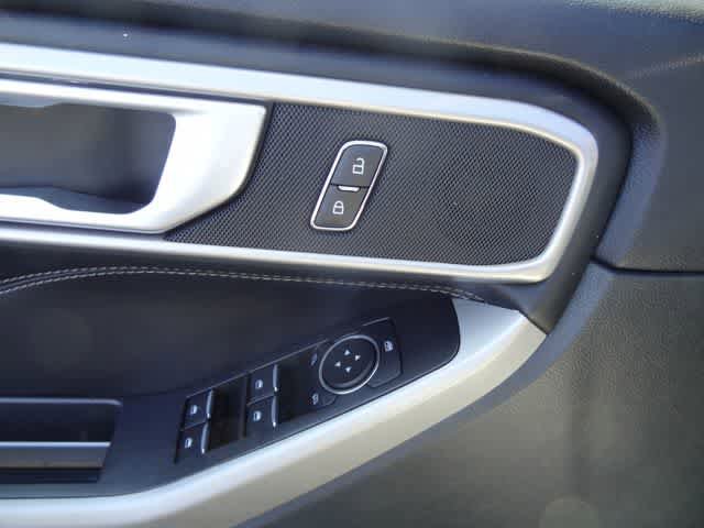 Used 2024 Ford Explorer XLT w/ Equipment Group 202A image 7