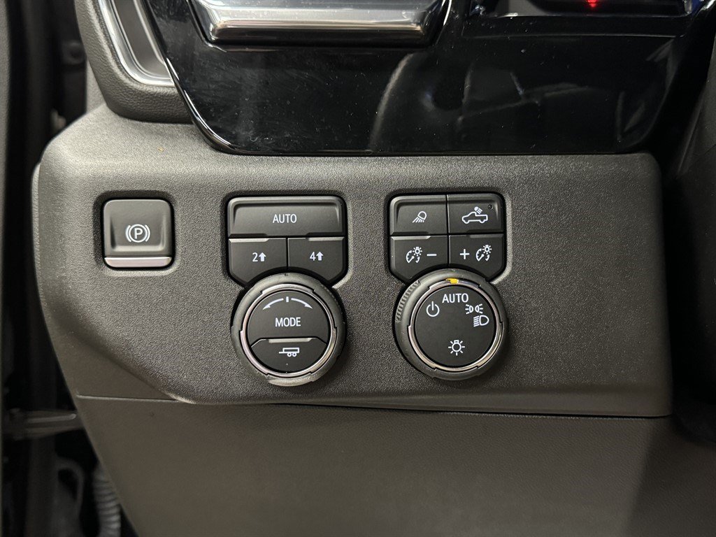 Used 2025 Chevrolet Silverado 1500 LT w/ Safety Package AWD/4WD image 32