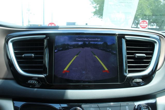 Used 2018 Chrysler Pacifica Touring-L Plus w/ Tire & Wheel Group FWD image 23