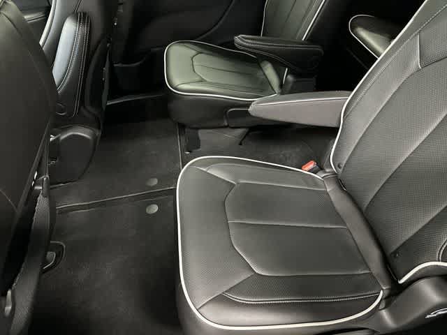 Used 2026 Chrysler Pacifica Limited FWD image 11