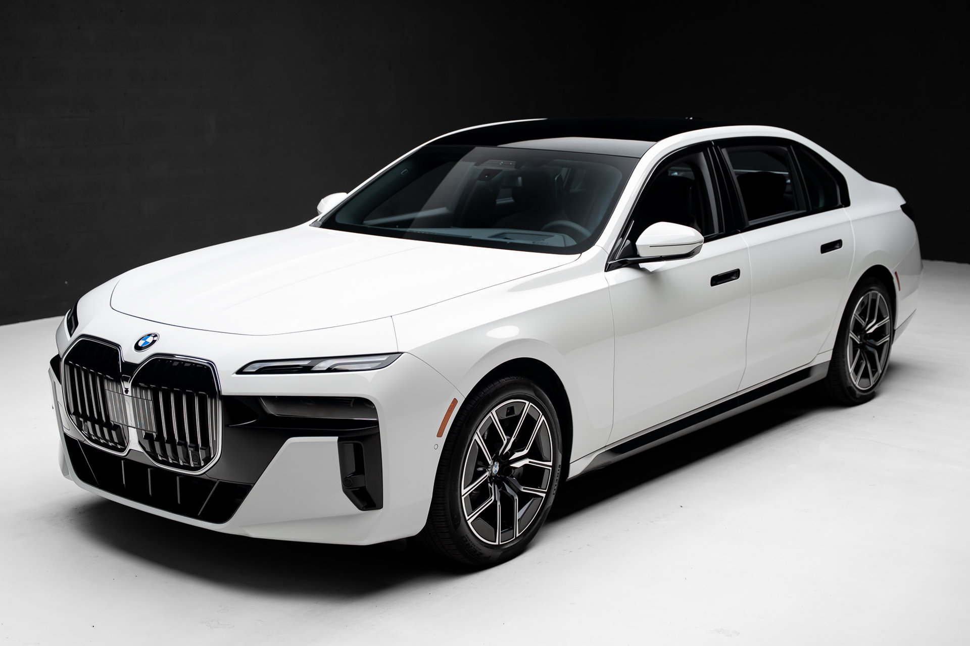 Used 2026 BMW 740i RWD image 5