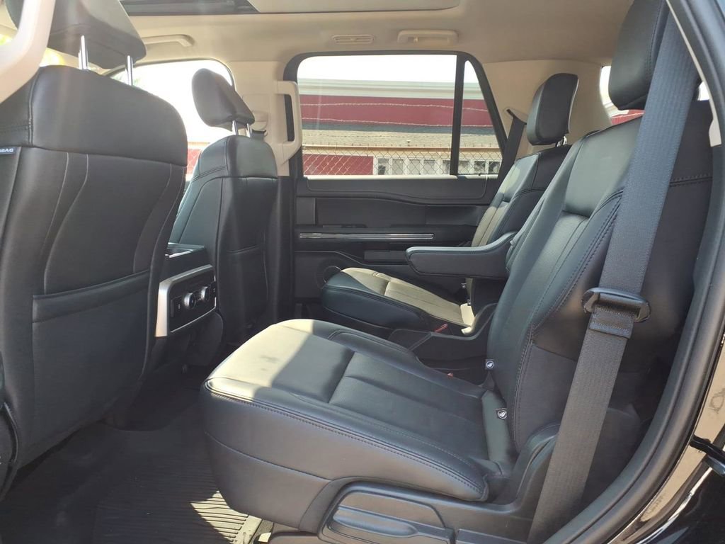 Used 2024 Ford Expedition XLT AWD/4WD image 12