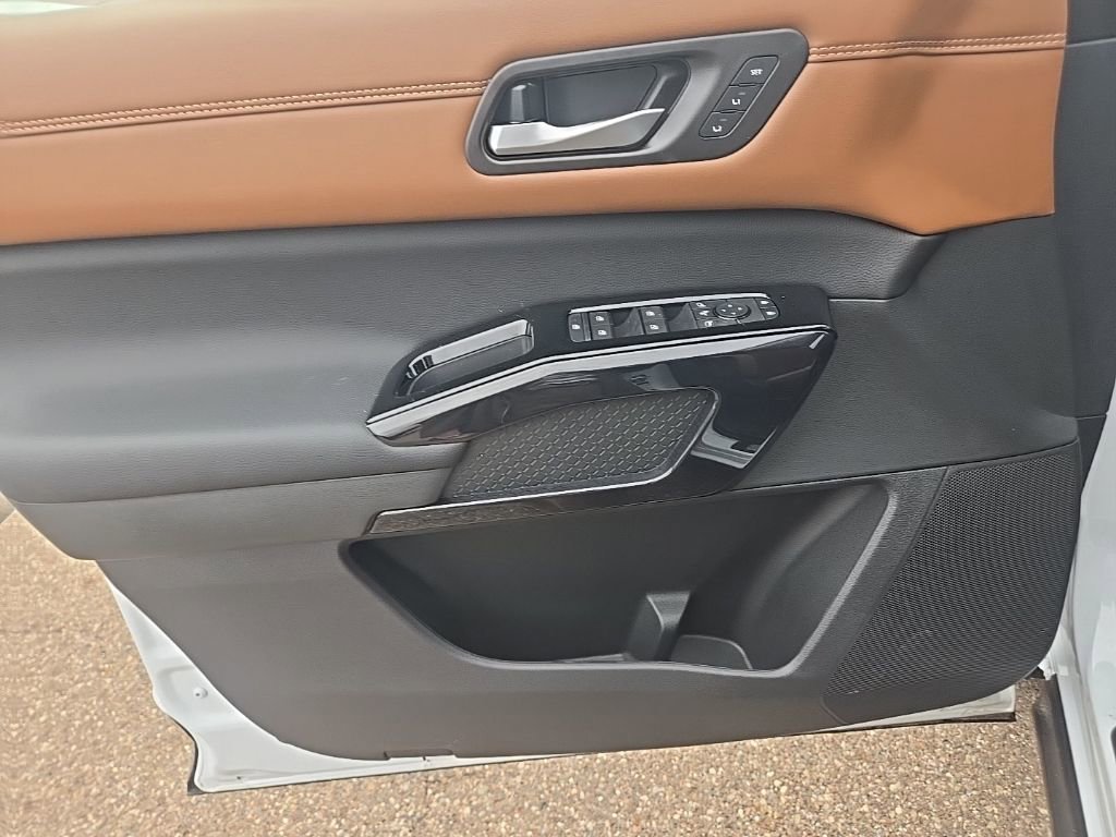 New 2026 Nissan Pathfinder Platinum image 11