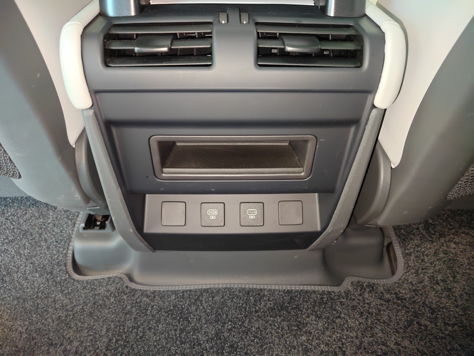 Used 2025 Land Rover Defender 110 S AWD/4WD image 28
