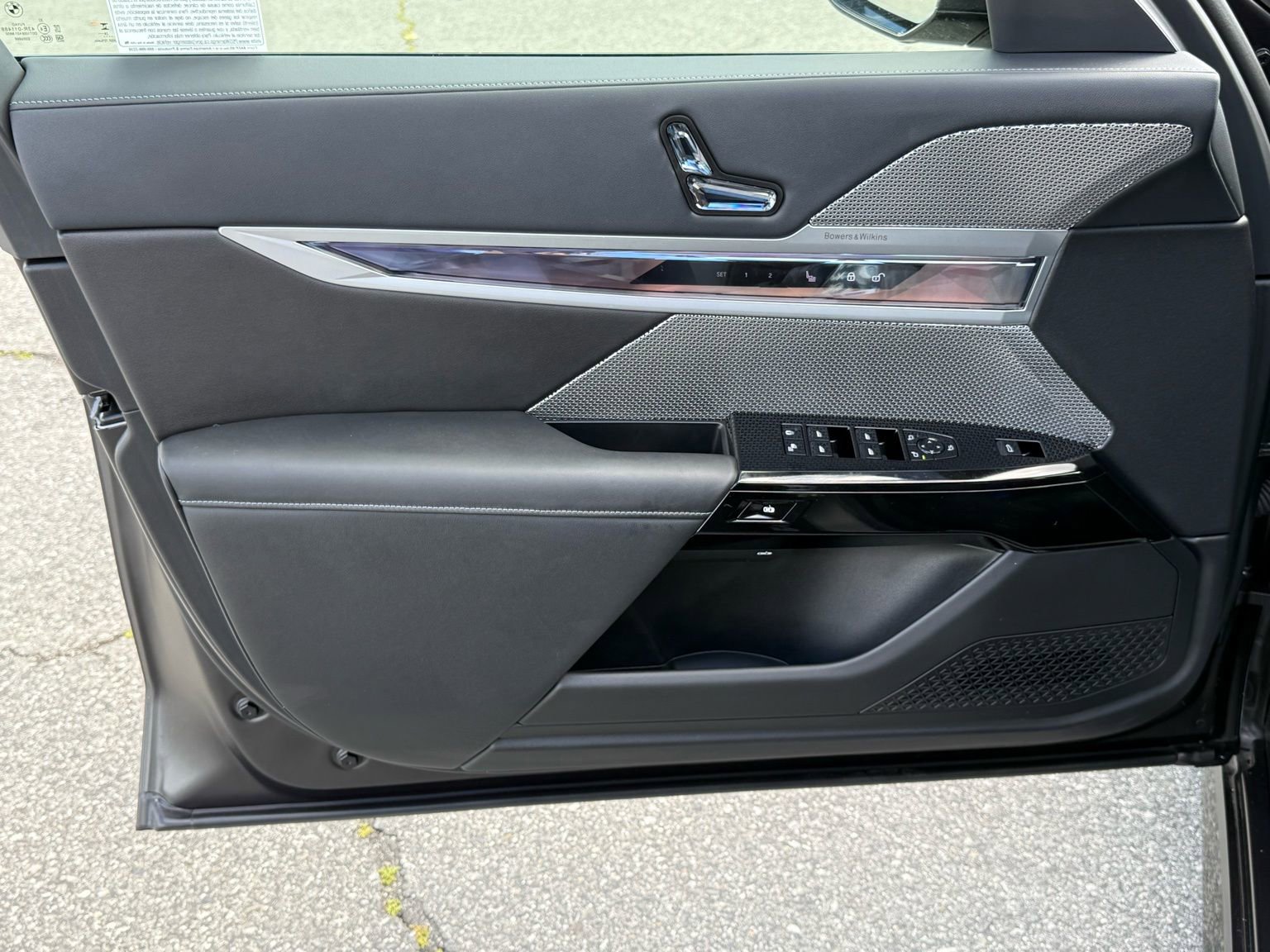 Used 2025 BMW 760i xDrive w/ Premium Package image 20