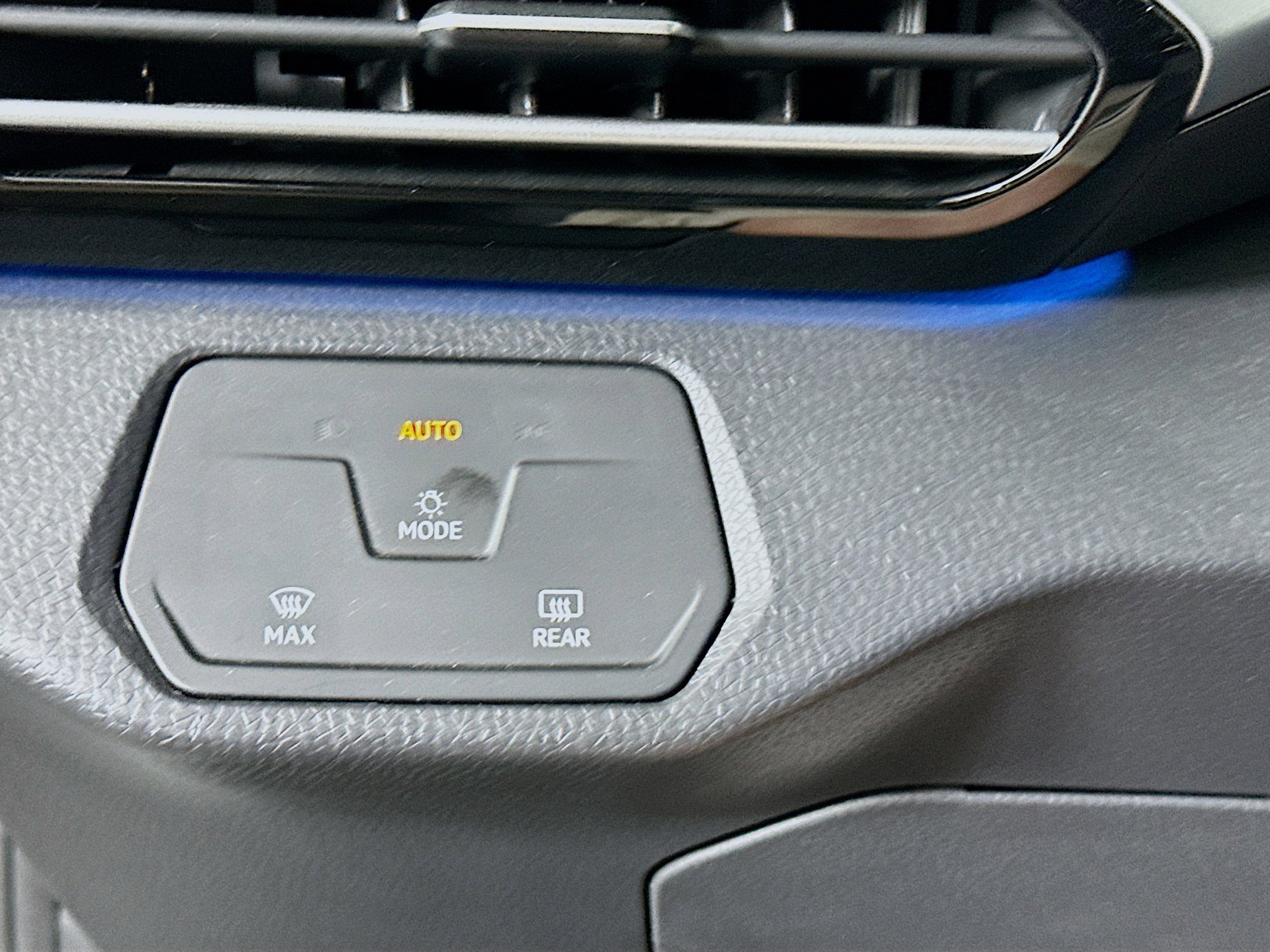 Used 2024 Volkswagen ID.4 2WD image 17