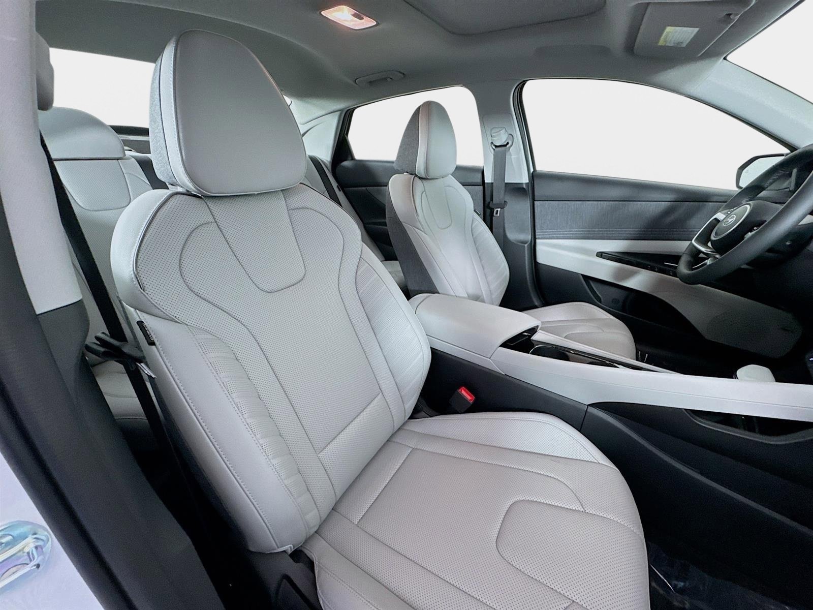 Certified 2025 Hyundai Elantra Limited image 28