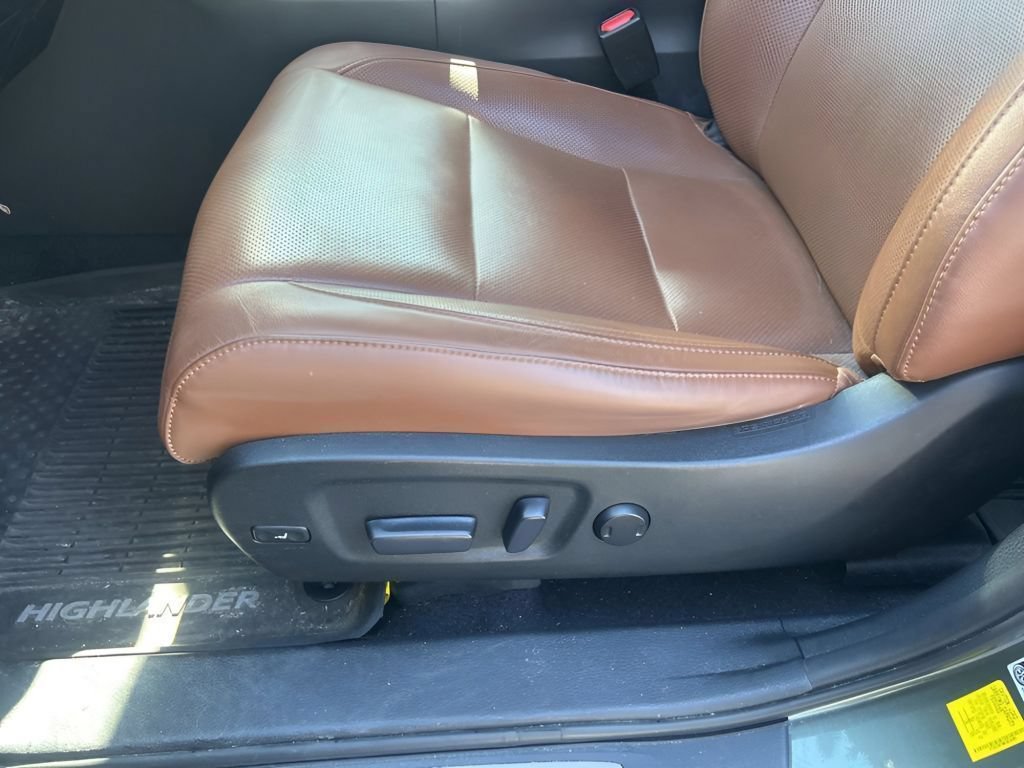 Used 2019 Toyota Highlander Limited Platinum AWD/4WD image 22