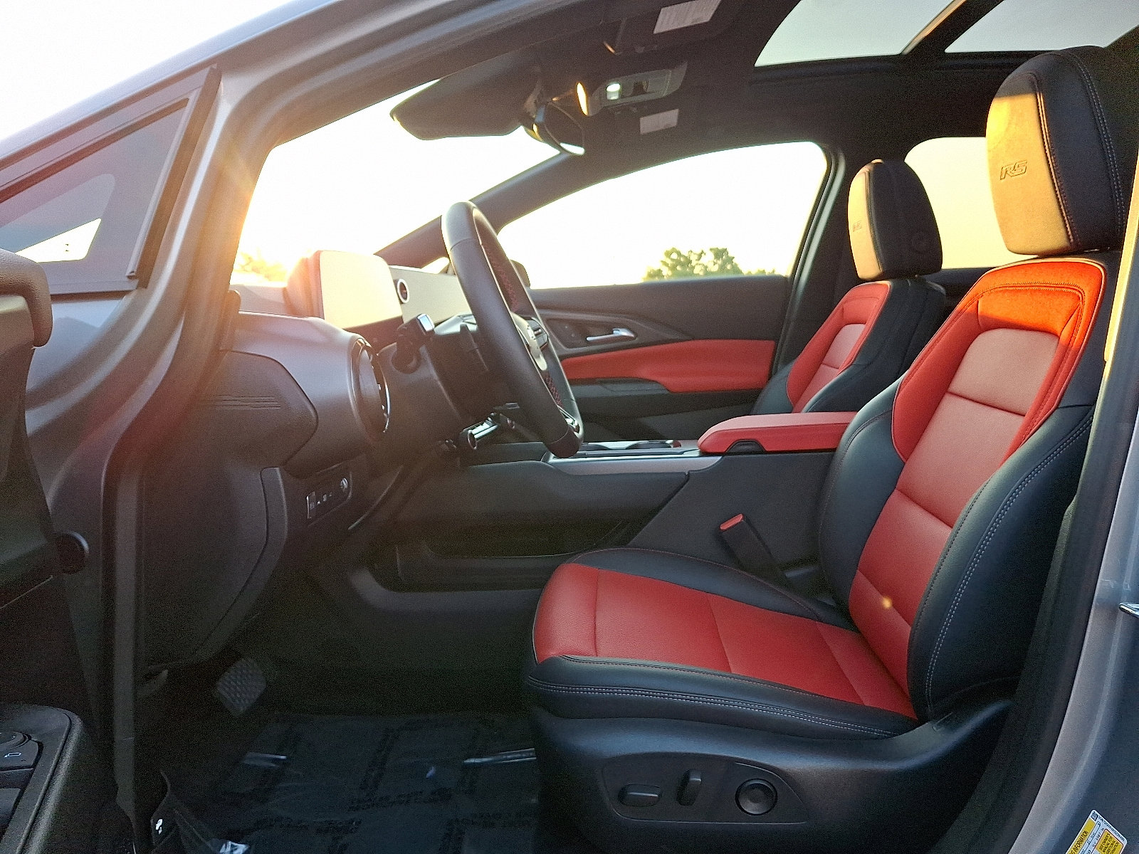 Used 2024 Chevrolet Equinox EV RS image 13