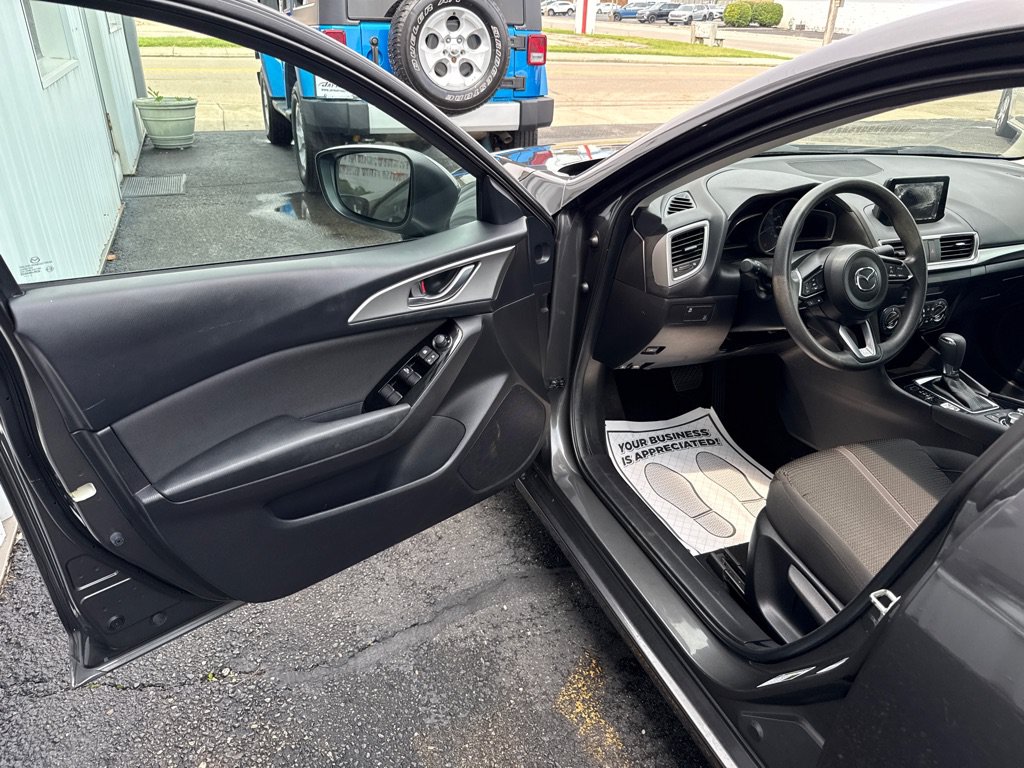 Used 2018 MAZDA MAZDA3 Sport w/ Preferred Equipment Package FWD image 10