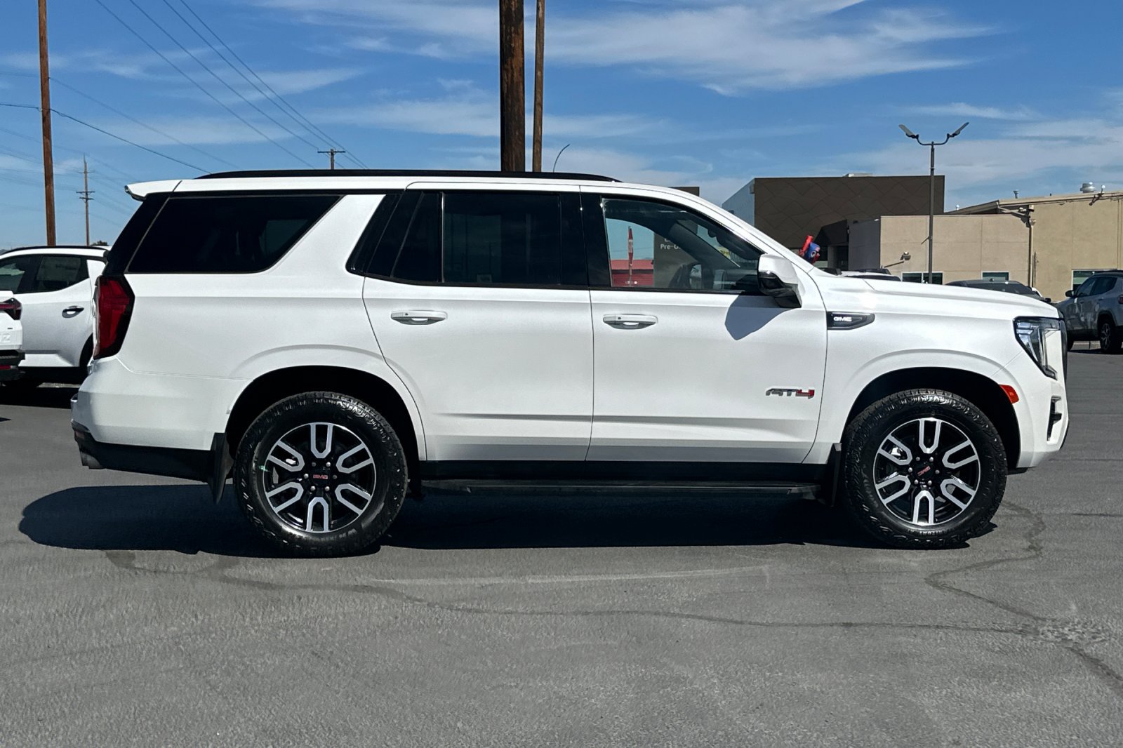 Used 2024 GMC Yukon AT4 w/ Technology Package AWD/4WD image 3