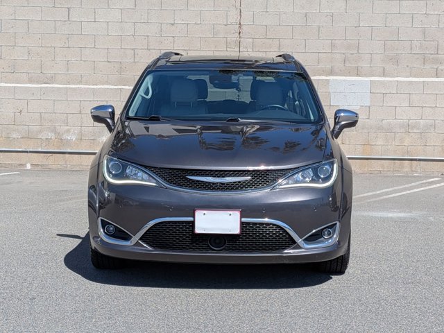 Used 2017 Chrysler Pacifica Limited FWD image 2