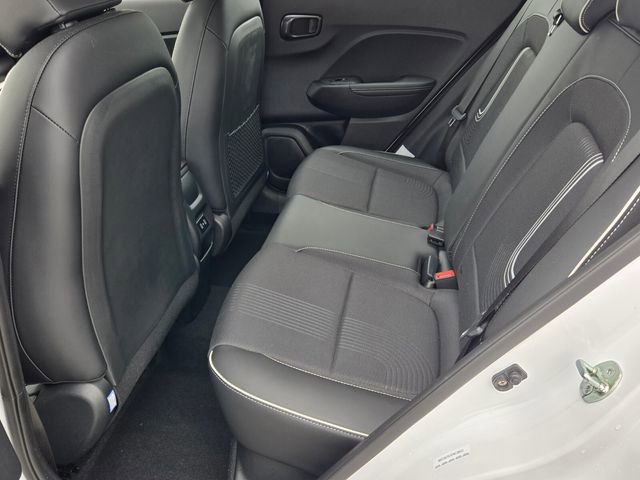 Certified 2025 Hyundai Venue Limited FWD image 7