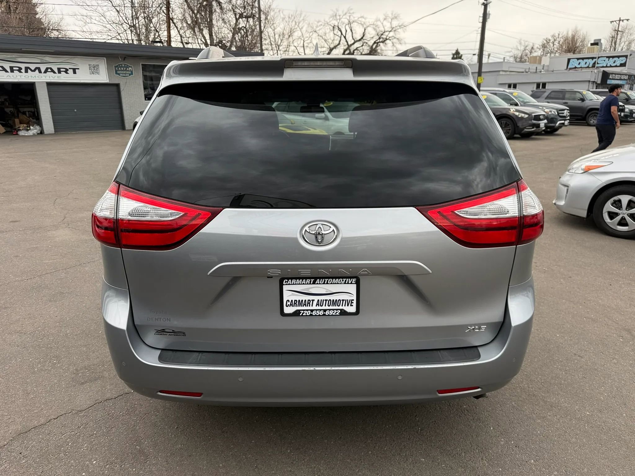 Used 2018 Toyota Sienna XLE w/ XLE Navigation Package FWD image 8