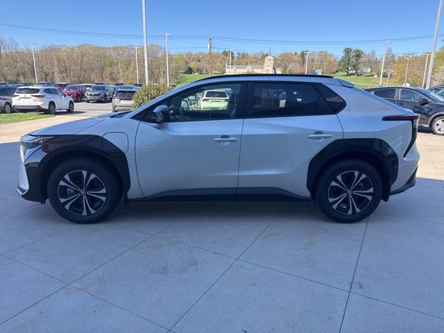 Used 2025 Toyota bZ4X AWD w/ Weather Package image 4
