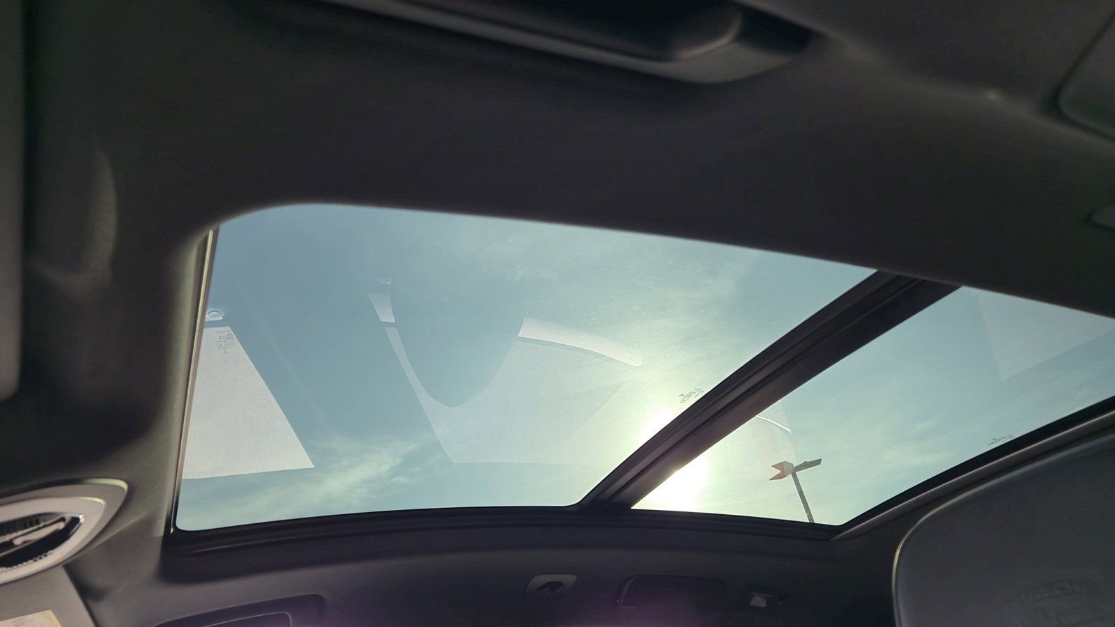 Certified 2025 Porsche Macan image 28