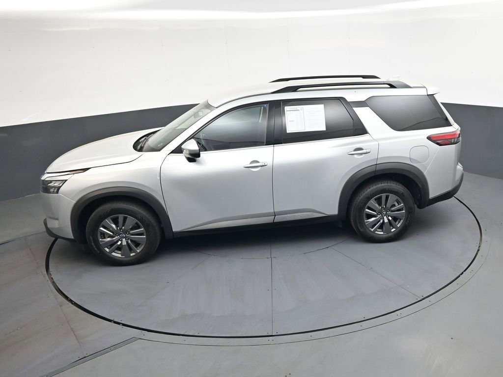 Used 2025 Nissan Pathfinder SV AWD/4WD image 40