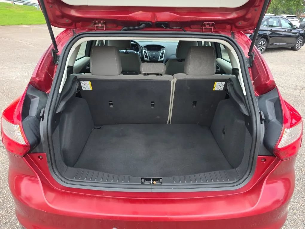 Used 2014 Ford Focus SE w/ SE Winter Package FWD image 40
