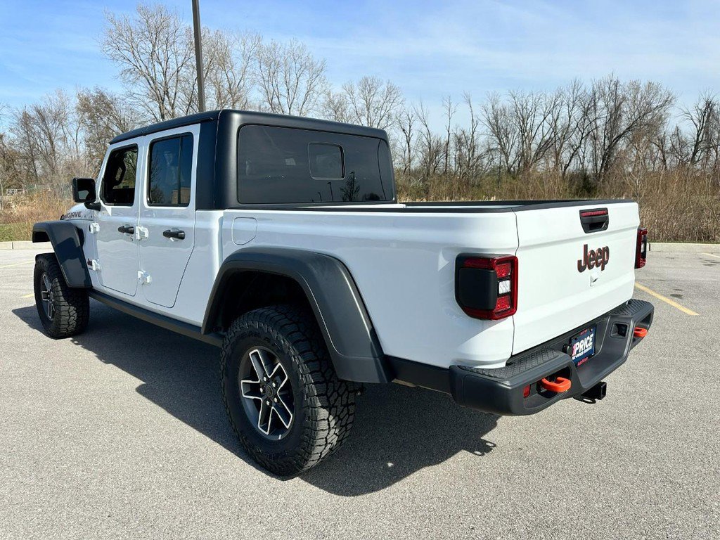 Used 2026 Jeep Gladiator Mojave AWD/4WD image 3