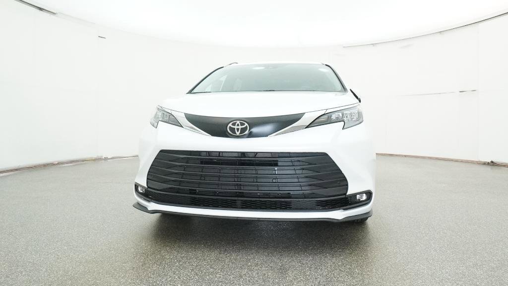 New 2026 Toyota Sienna XLE FWD image 28