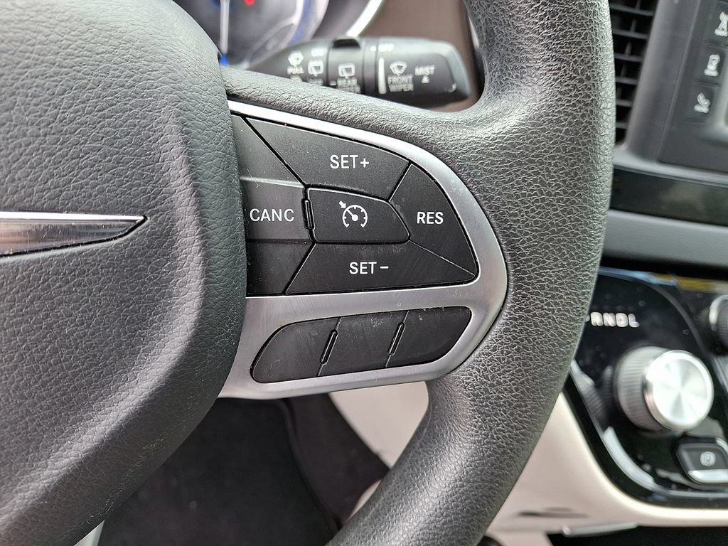 Used 2017 Chrysler Pacifica LX w/ Tire & Wheel Group FWD image 22