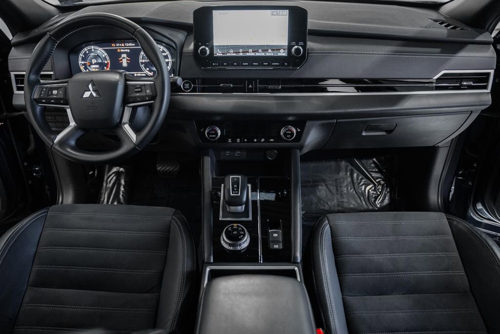 Used 2023 Mitsubishi Outlander SE Black Edition image 21