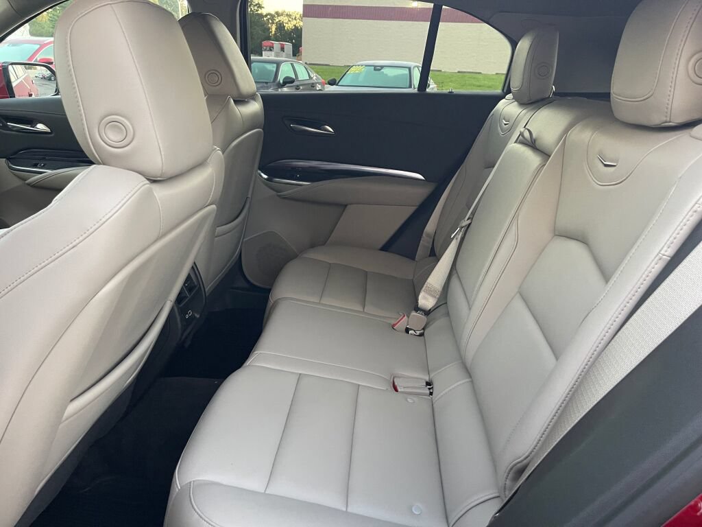Used 2023 Cadillac XT4 Luxury w/ Cold Weather Package FWD image 21