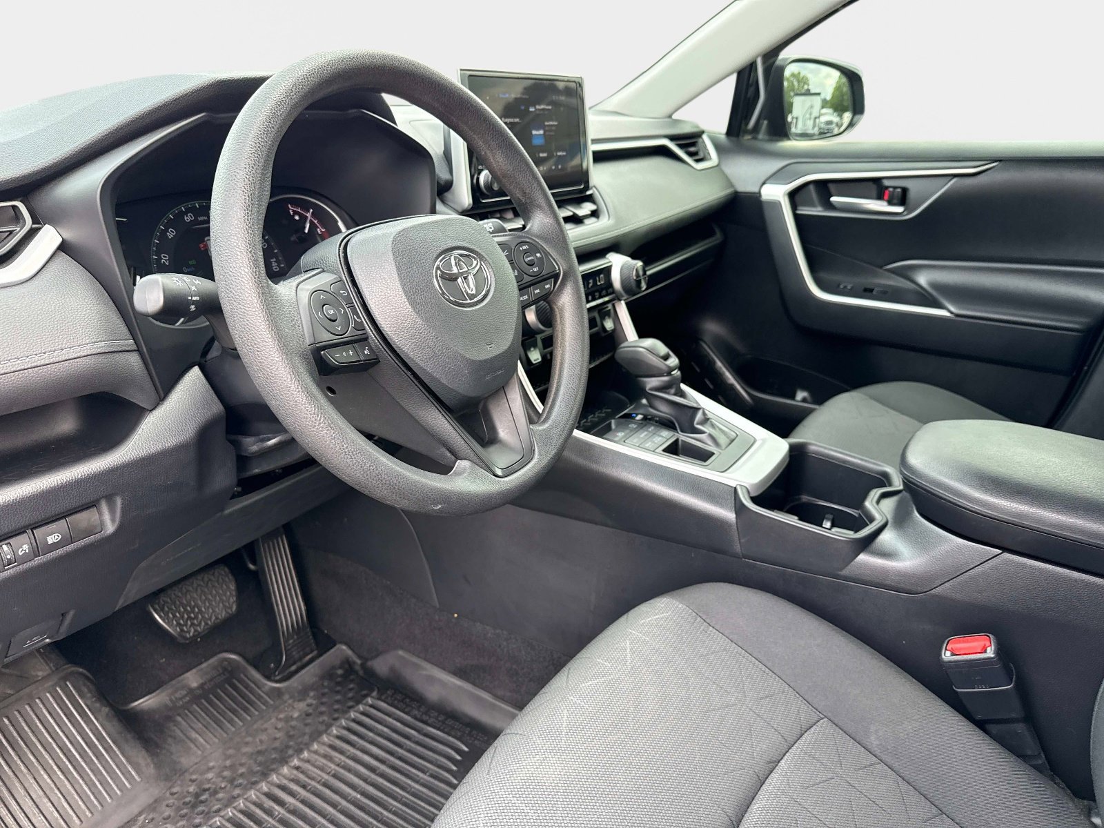 Used 2024 Toyota RAV4 XLE AWD/4WD image 33