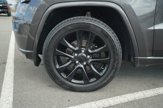 Used 2020 Jeep Grand Cherokee Altitude image 11