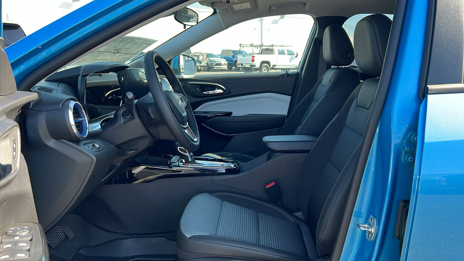 New 2026 Chevrolet Trax LT w/ Sunroof Package image 30