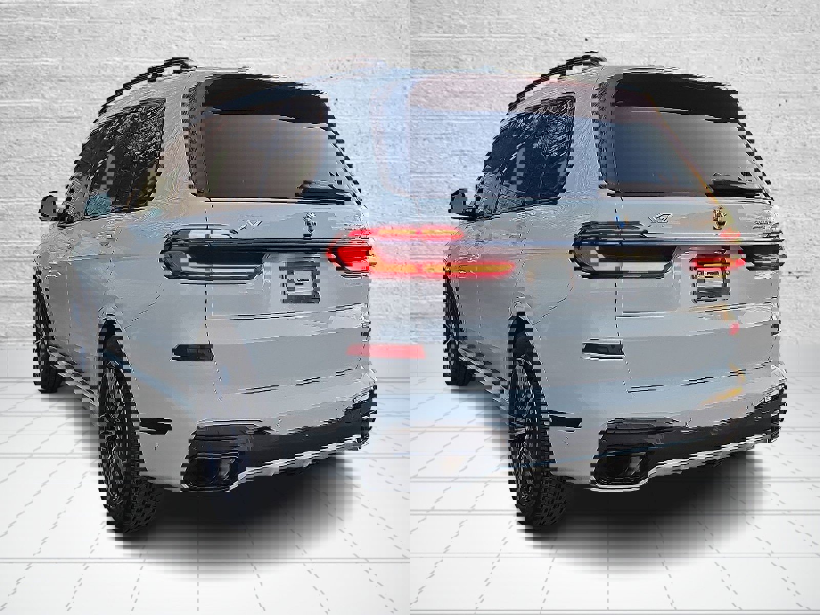 Certified 2025 BMW X7 xDrive40i w/ M Sport Package image 4