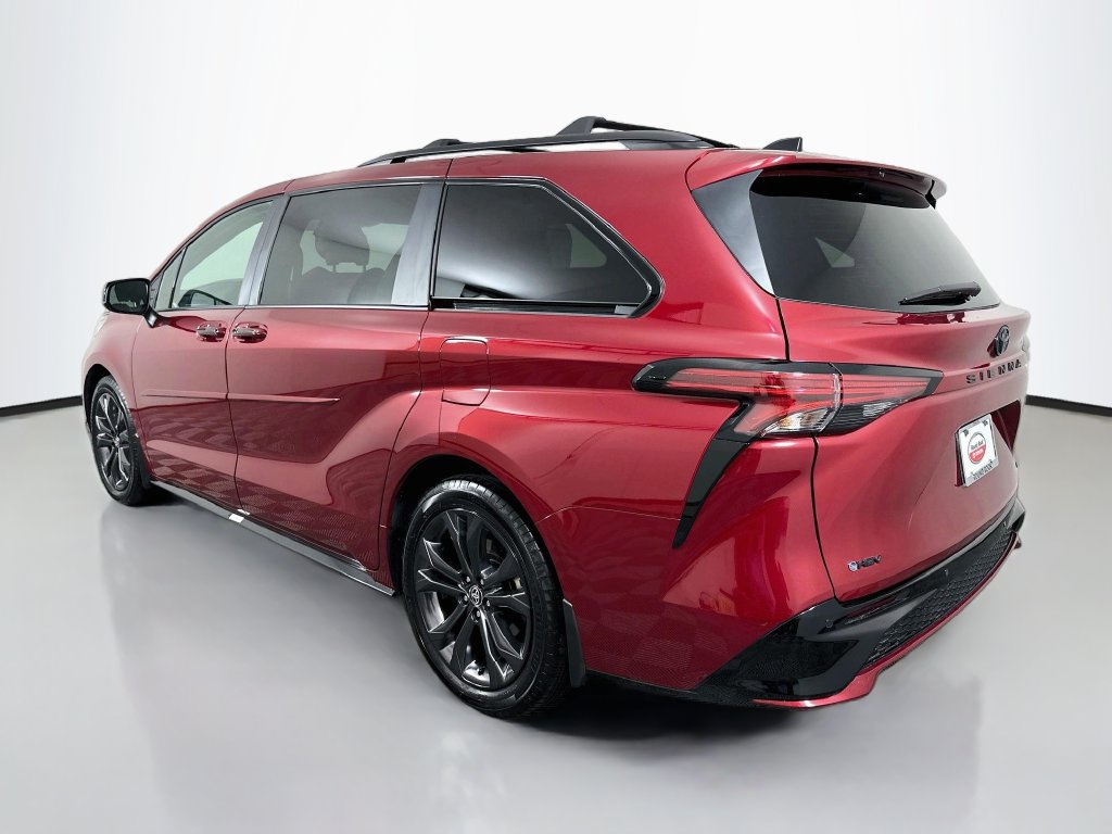 Certified 2026 Toyota Sienna XSE FWD image 7