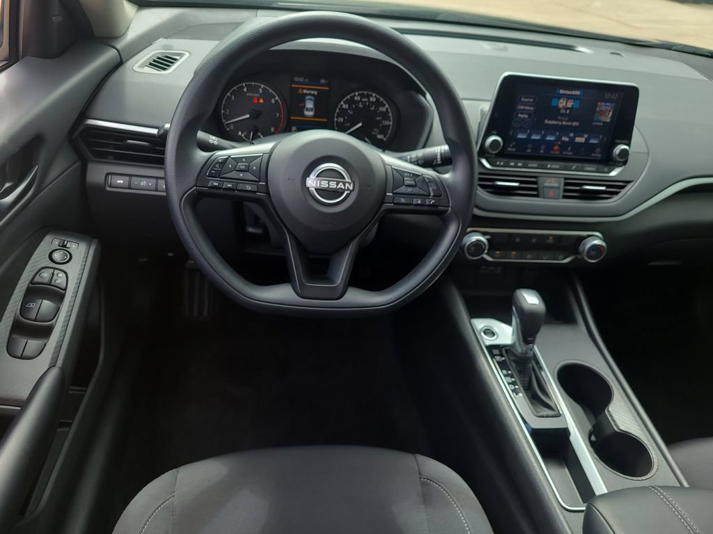 Certified 2025 Nissan Altima 2.5 S FWD image 10