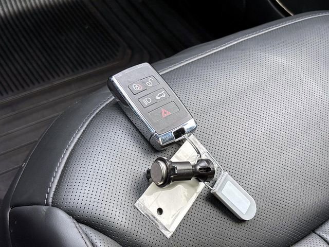 Used 2025 Land Rover Range Rover Sport SE image 29