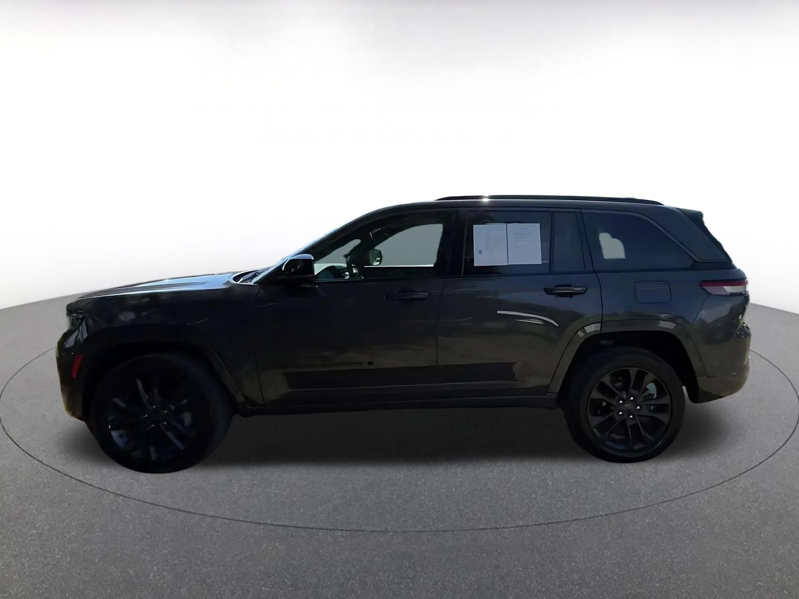 Used 2026 Jeep Grand Cherokee Limited AWD/4WD image 8