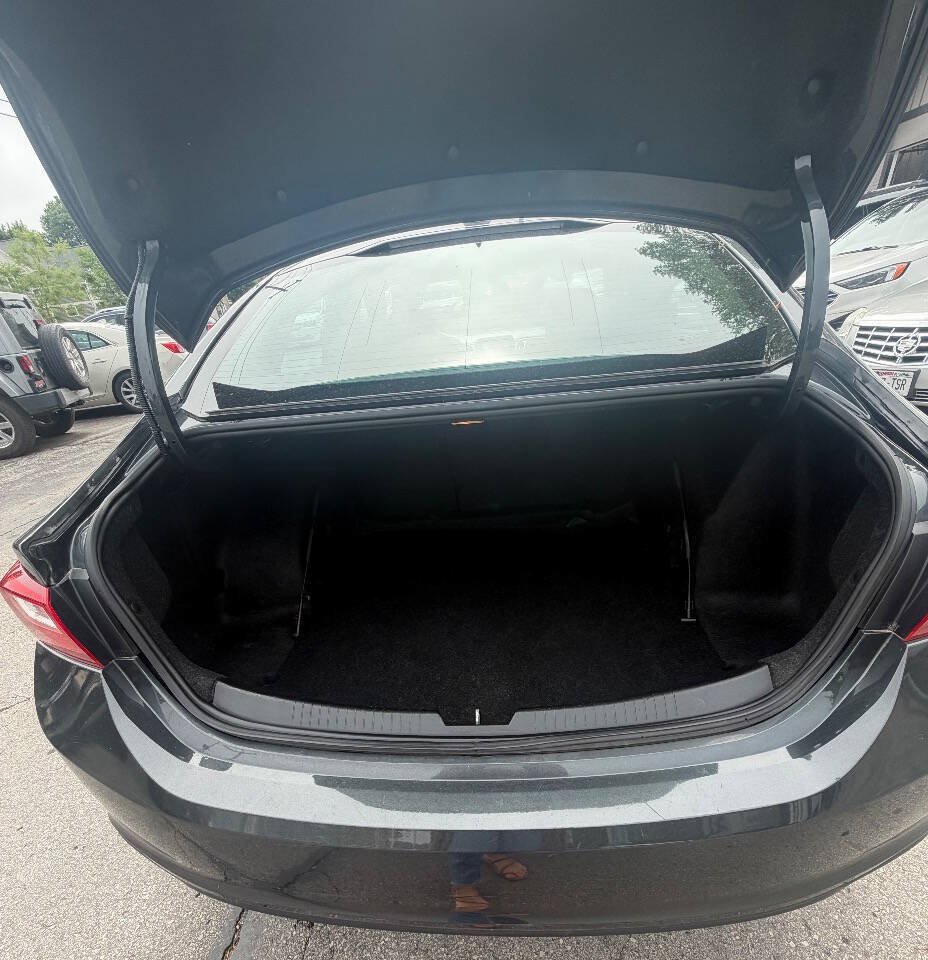 Used 2017 Chevrolet Malibu LT FWD image 35