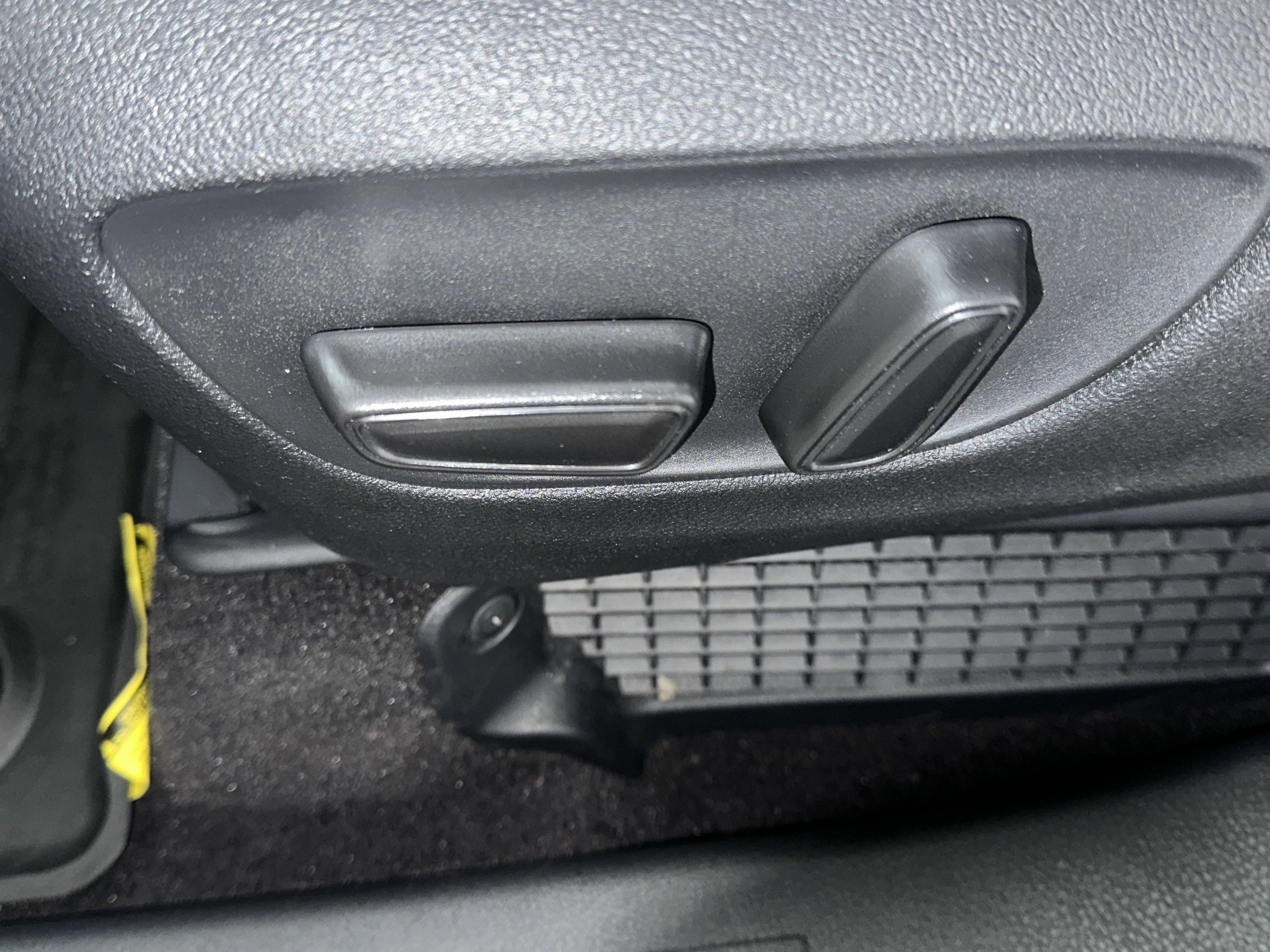 Used 2025 Toyota Sienna LE image 19