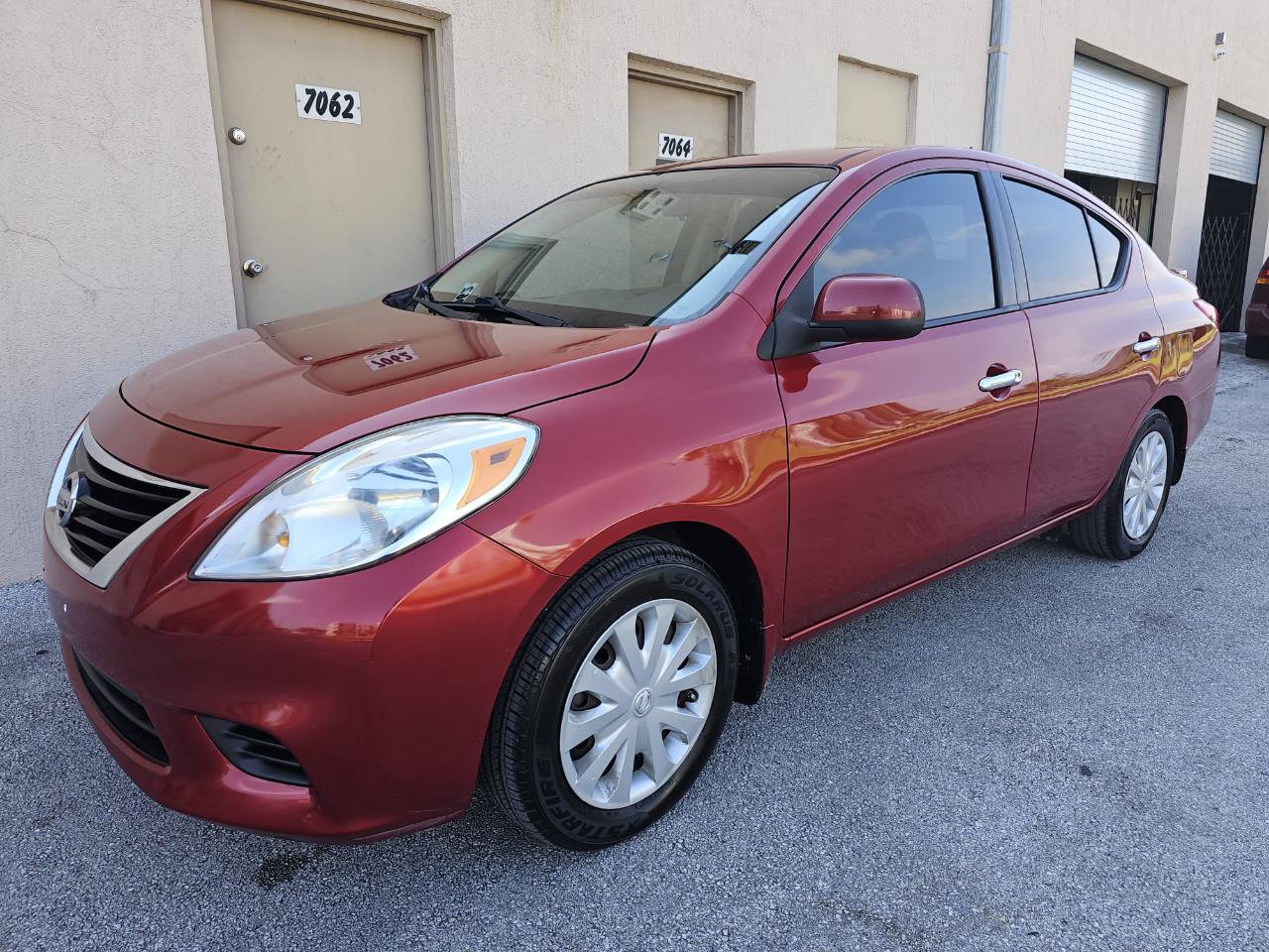 Used 2013 Nissan Versa SV FWD image 16