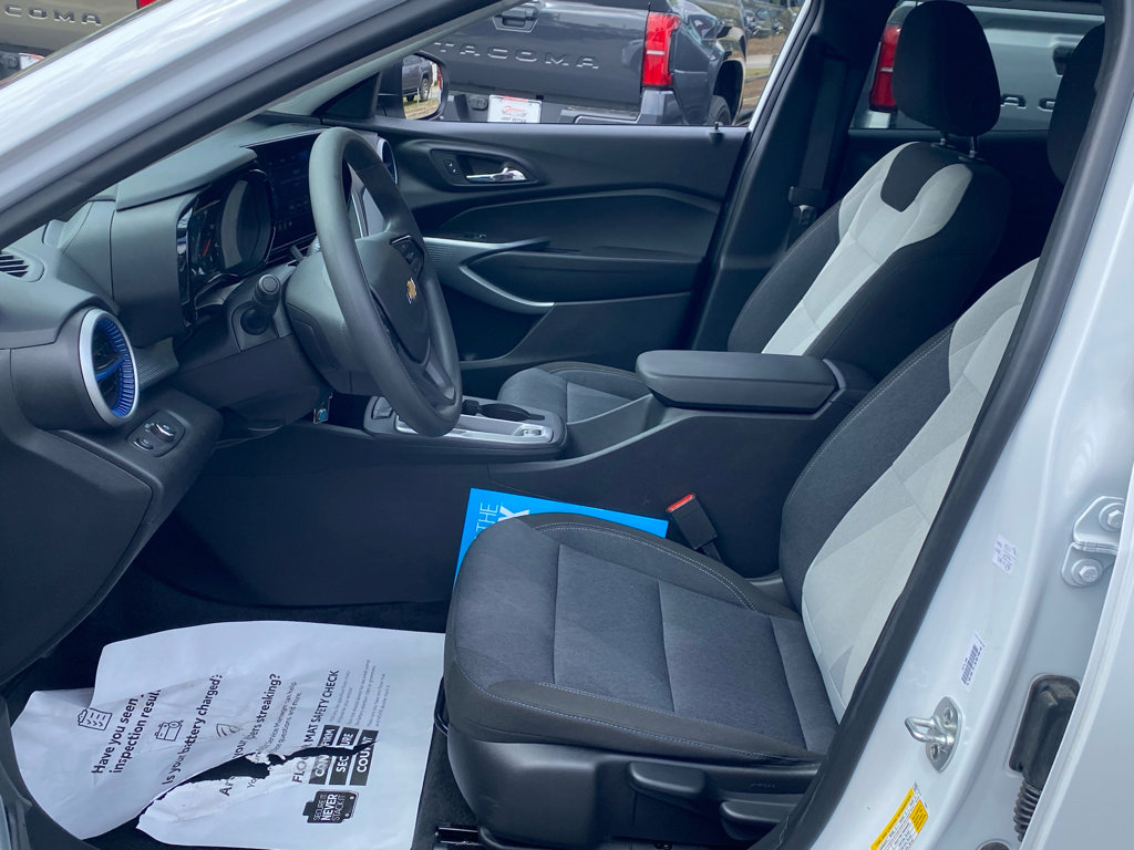 Used 2025 Chevrolet Trax LS image 5