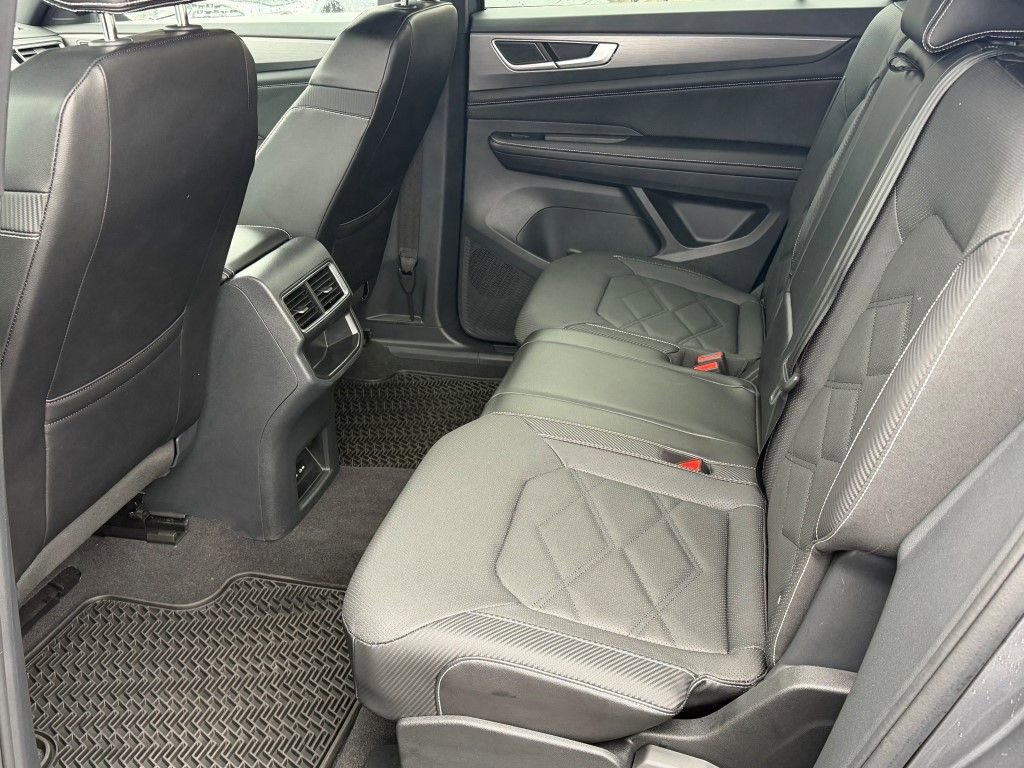 Used 2024 Volkswagen Atlas Cross Sport SE image 19