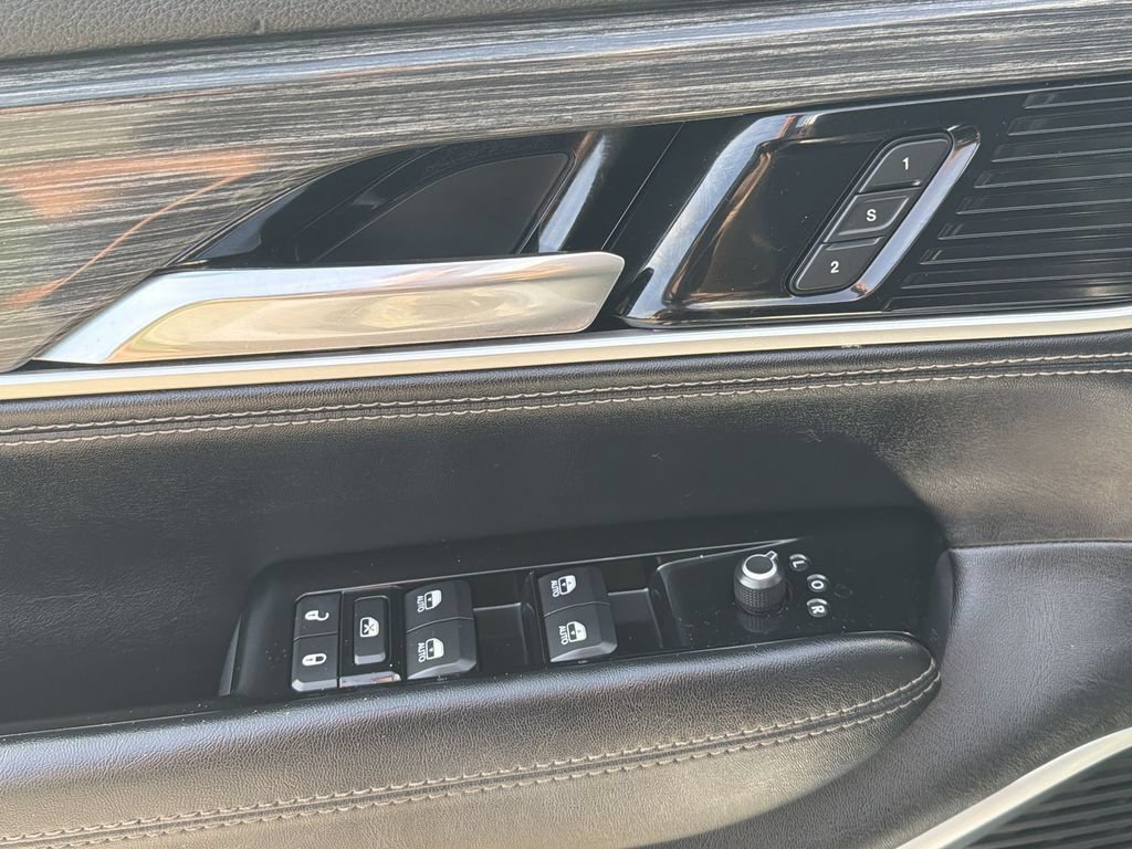 Used 2022 Jeep Wagoneer Series II AWD/4WD image 15