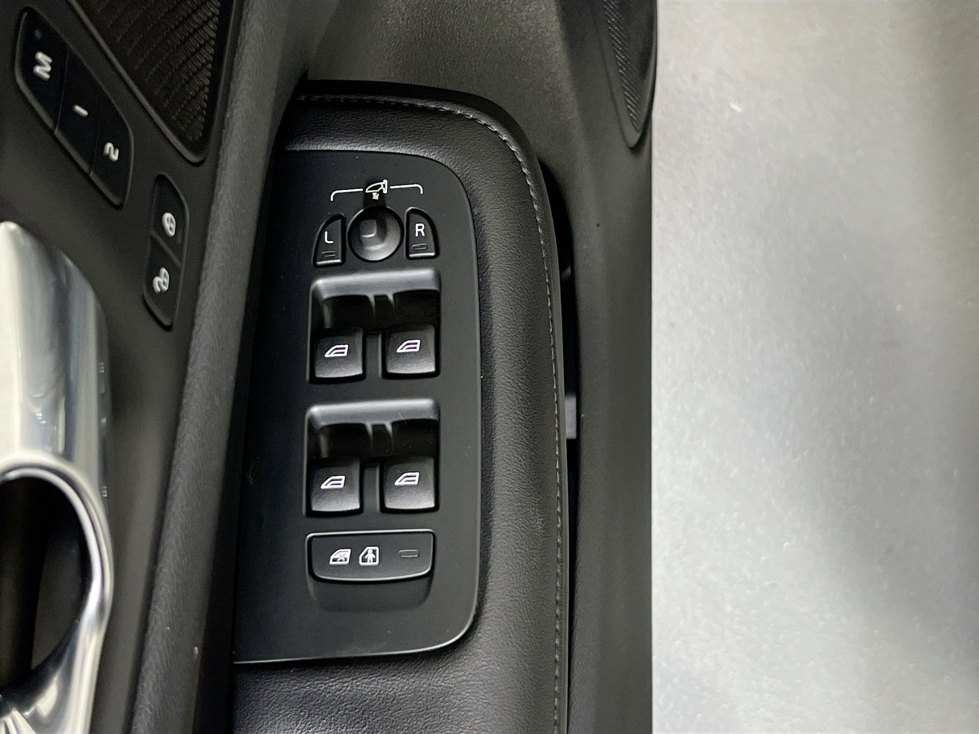 Used 2023 Volvo S60 B5 Ultimate w/ Climate Package image 18