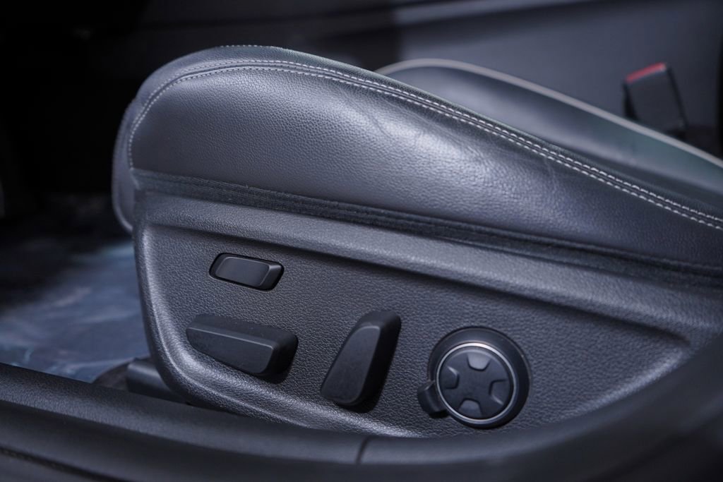 Used 2021 Genesis G70 3.3T image 18