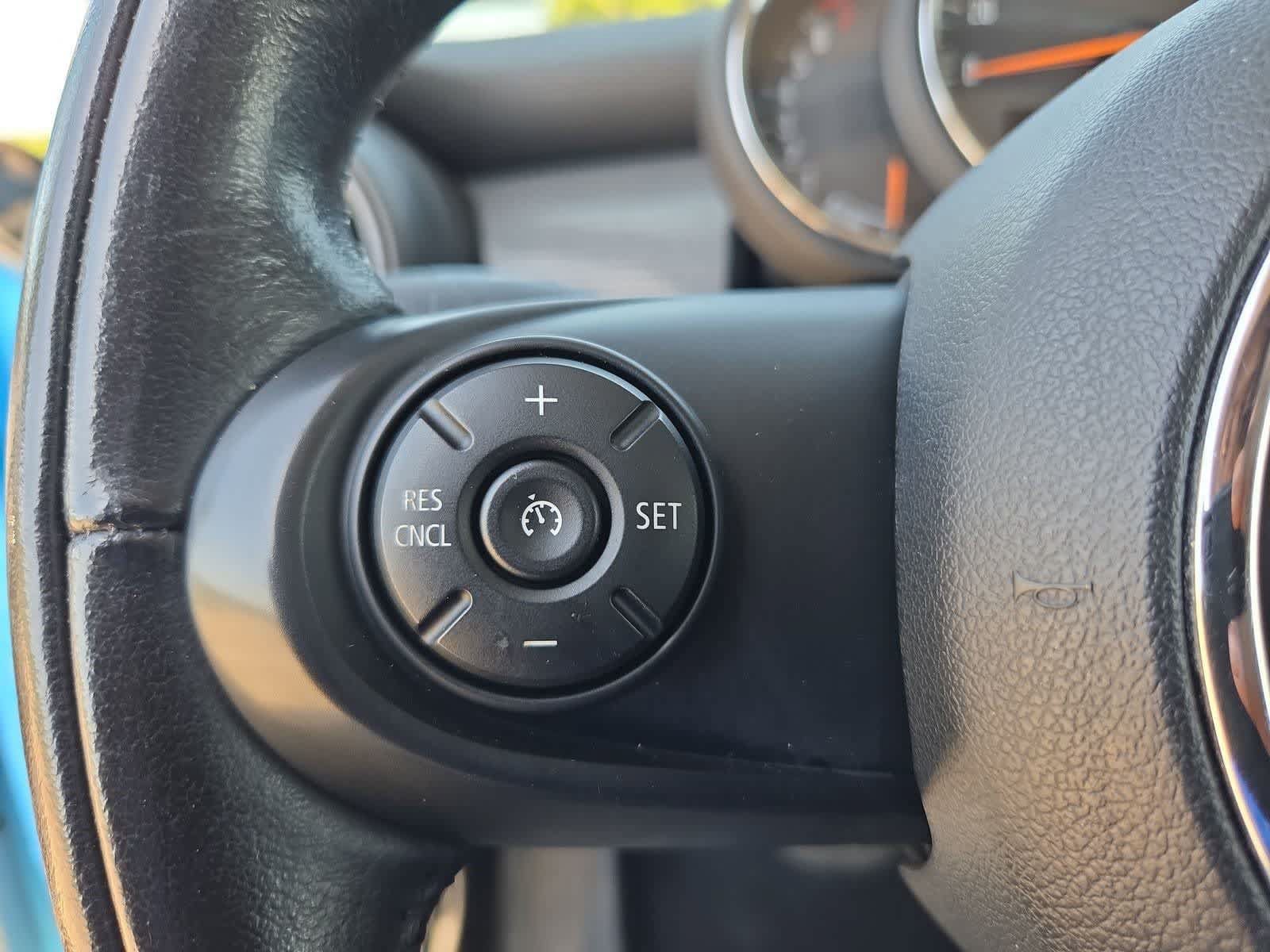 Used 2018 MINI Cooper 4-Door Hardtop FWD image 22